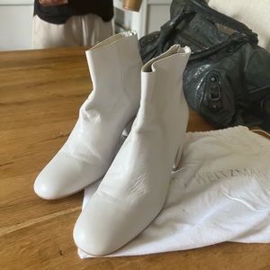 Stuart Weizmann cream/off white boots